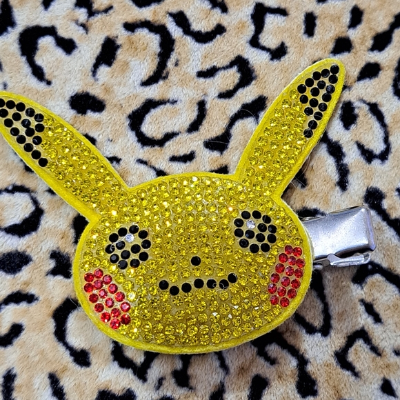 💥3/$25💥  SPARKLY PIKACHU POKEMON NINTENDO HAIR CLIPS - Picture 6 of 7